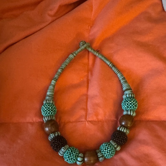 Elegant Beaded Necklace in Green and Brown - Picture 1 of 1